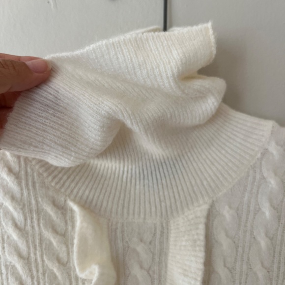 J.Crew Sz M Pearl‎ Ruffle Front Cable Knit Turtleneck Wool Stretch Sweater Top - Picture 4 of 8